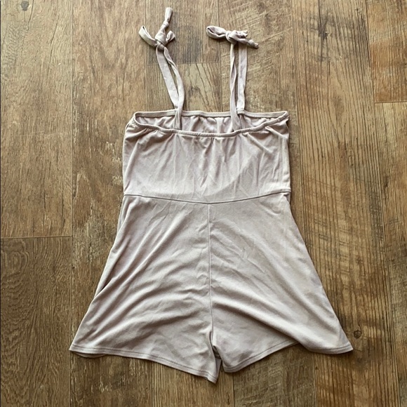 Beige Romper 🌾 - Picture 3 of 4